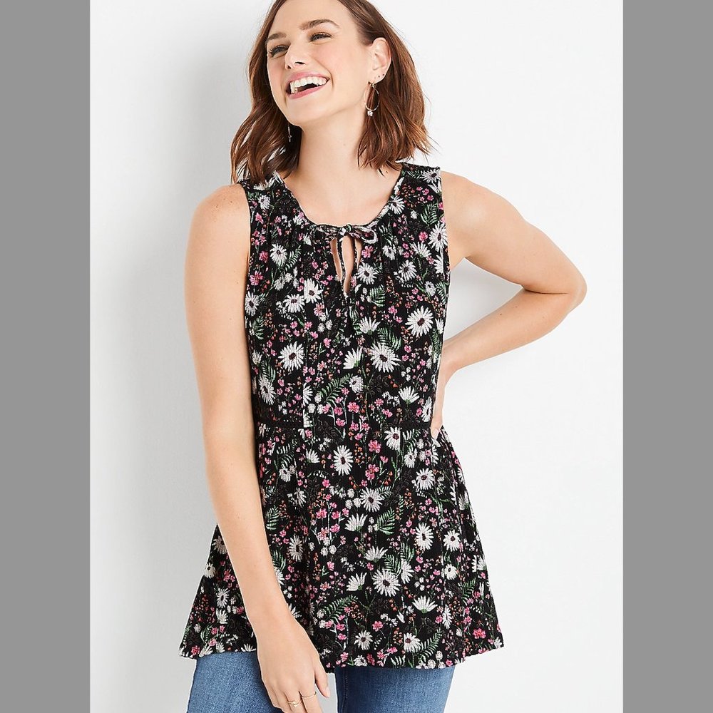 NWT Maunces Black Daisy Tunic Tank Top